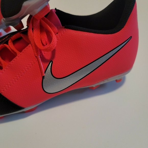 Nike Phantom Soccer Cleats - Picture 2 of 9
